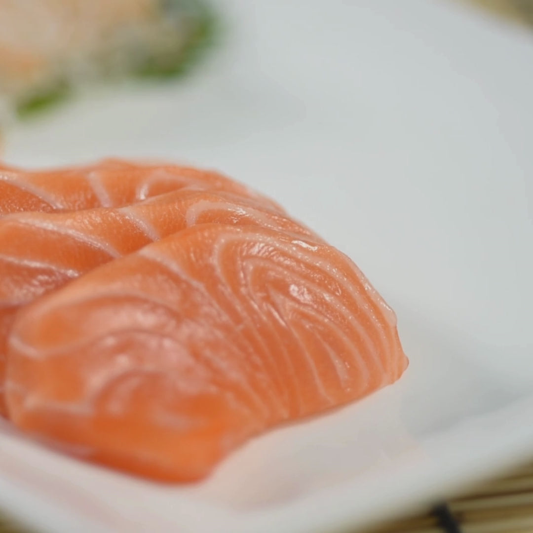 Load and play video in Gallery viewer, SALMON SASHIMI  | やみつき、サーモン刺身 | 220G