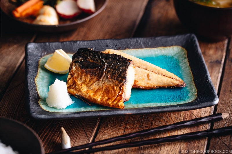 Grilled Mackerel (Saba Shioyaki) 鯖の塩焼き