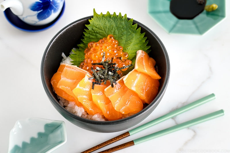 Salmon Sashimi Bowl (Donburi) 鮭いくら丼